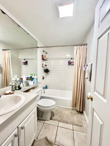 Building Photo - 1750 Washington St