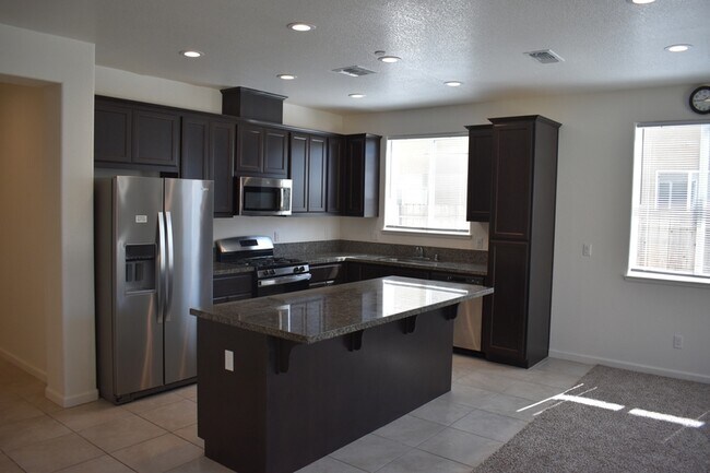 Building Photo - 4457 Jennifer Wy