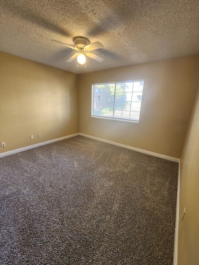 Building Photo - 2750 S Durango Dr