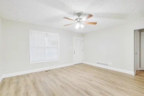 Building Photo - 5485 Pine Dr SW