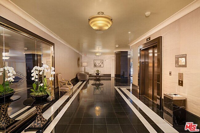 Building Photo - 1645 Vine St