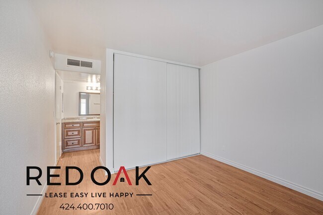 Building Photo - 17830 1/3 Sherman Way-379