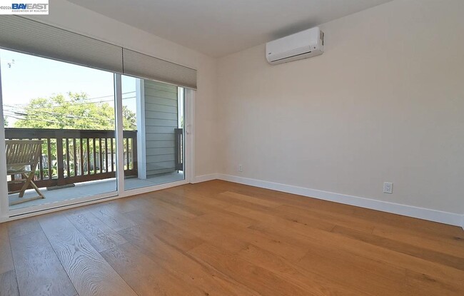 Building Photo - 3856 Vineyard Ave