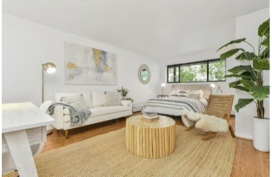Primary Photo - 10 Coffey St
