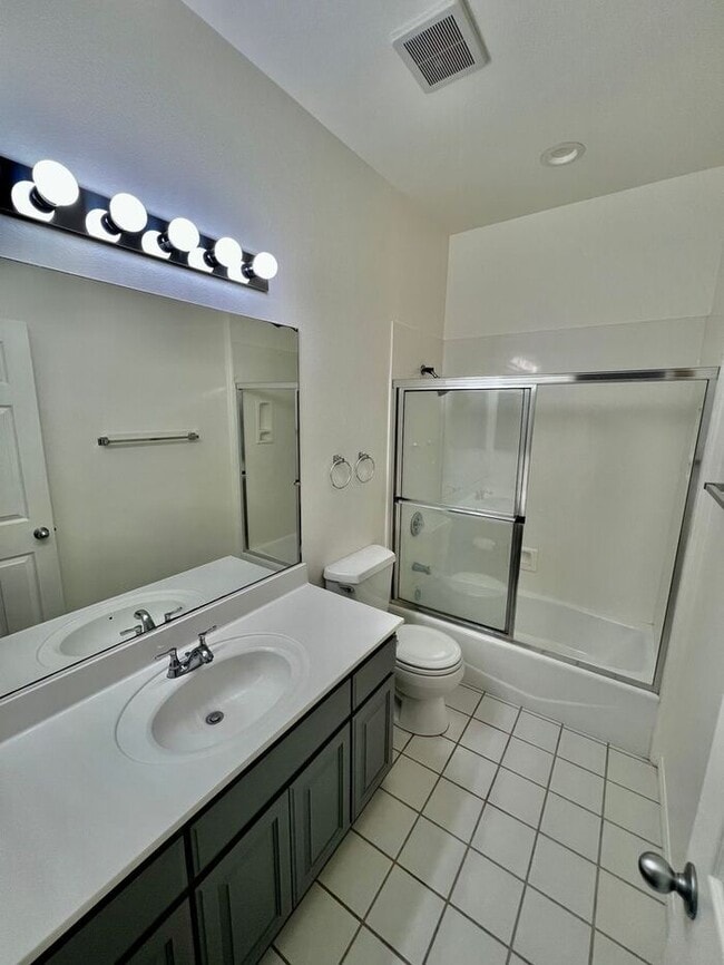 Building Photo - VIEWS VIEWS VIEWS From This Townhome With ...