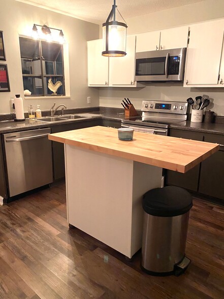 Building Photo - 216 Cobblestone Dr