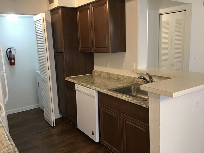 Building Photo - 1017 S Hiawassee Rd