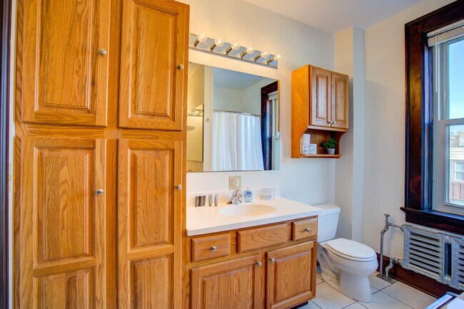 Building Photo - 1253 Williamson St