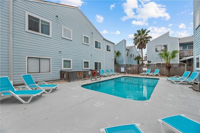 Building Photo - 15010 Leeward Dr