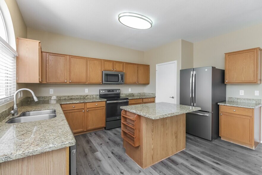 Building Photo - 40549 N Brumana St