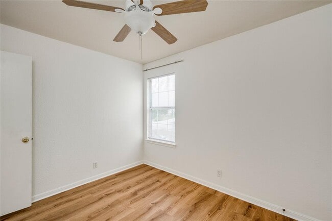 Building Photo - 348 Spillway Dr