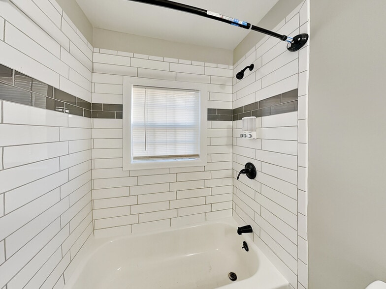 Building Photo - 1439 Westmont Rd SW