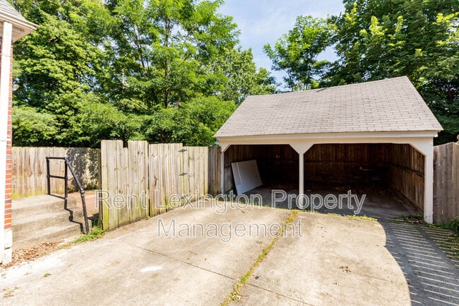 Building Photo - 123 Barberry Ln