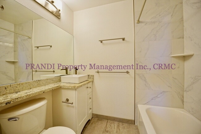 Building Photo - Top Floor Corner Unit with Mountain and Ba...
