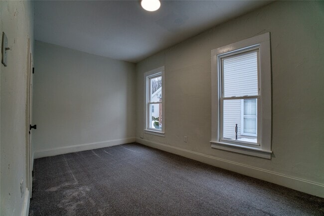 Building Photo - 1702 Lake St