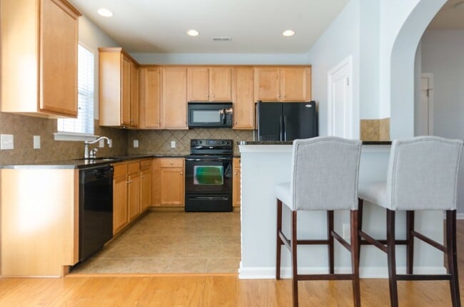 Building Photo - "Charming 3-Bedroom Home with 2 Full Baths in Beautiful Belmont!"