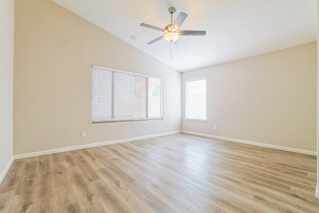 Building Photo - 1162 E Baylor Ln