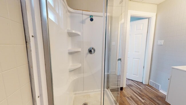 Building Photo - Old Brooklyn - 4 Bedroom Single Family Home