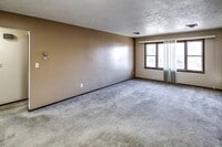 Building Photo - Spacious 2-Bed and 1-Bath Apartment!