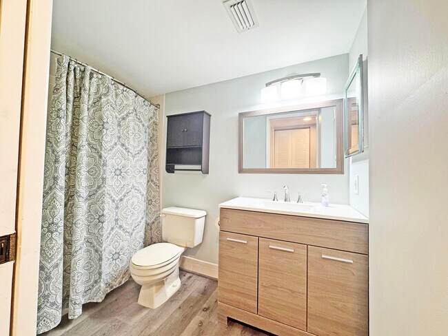 Building Photo - 7281 Amberly Ln