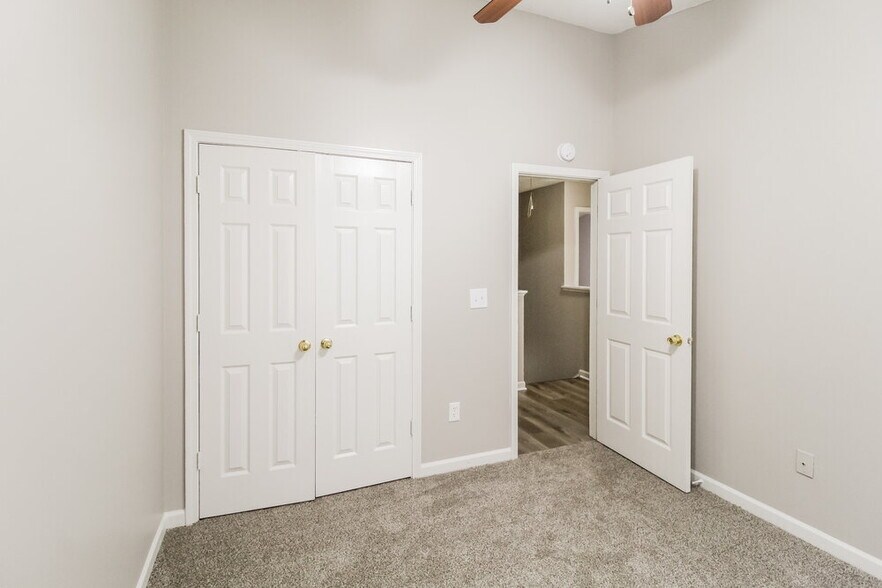 Building Photo - 401 Kendall Ln
