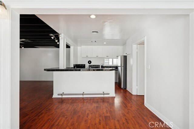 Building Photo - 305 Marine Ave