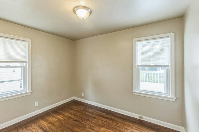 Building Photo - 5185 Clement Ave