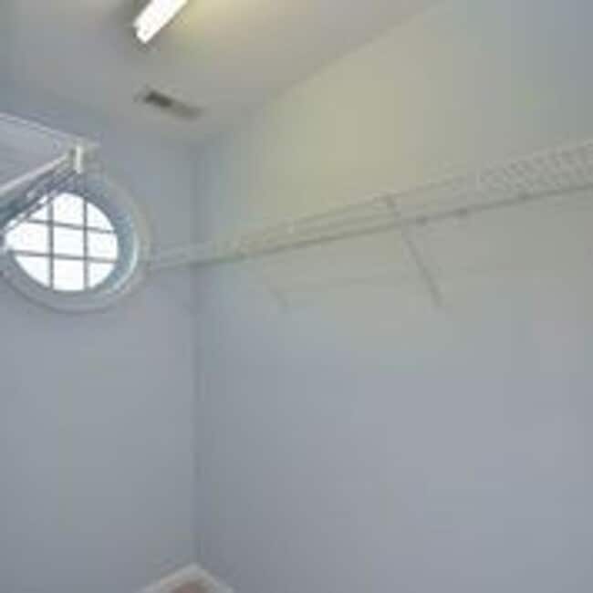 Building Photo - Lovely, Move in Ready 2 Bedroom in Stallin...