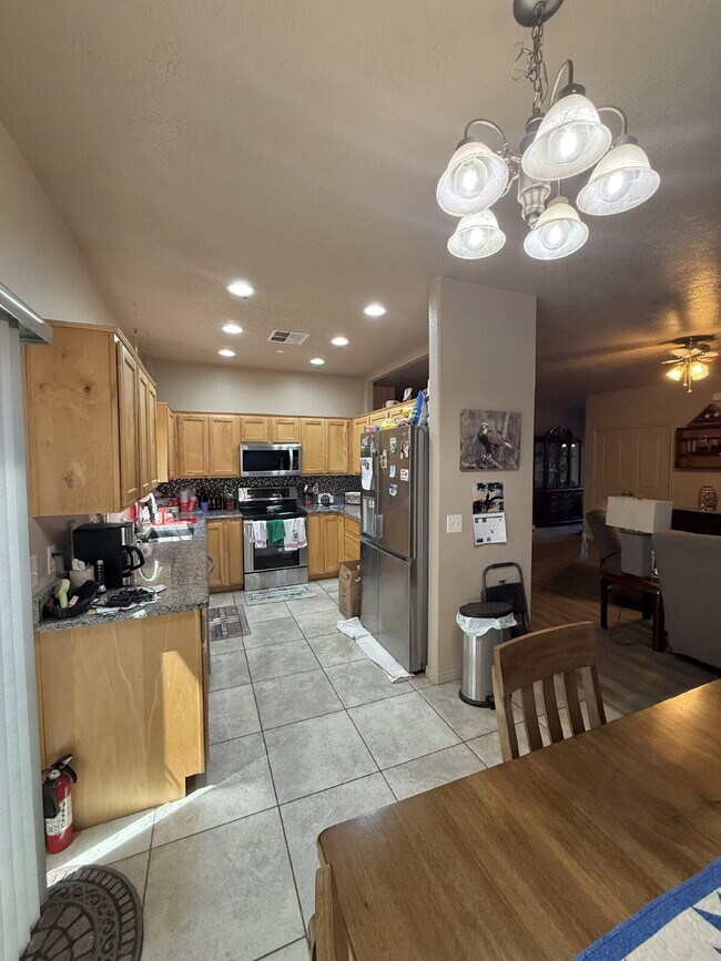 Building Photo - "Spacious 3-Bedroom Duplex Oasis in Hurricane, UT – 2 Full Baths & 1,263 Sq Ft of Comfort!"