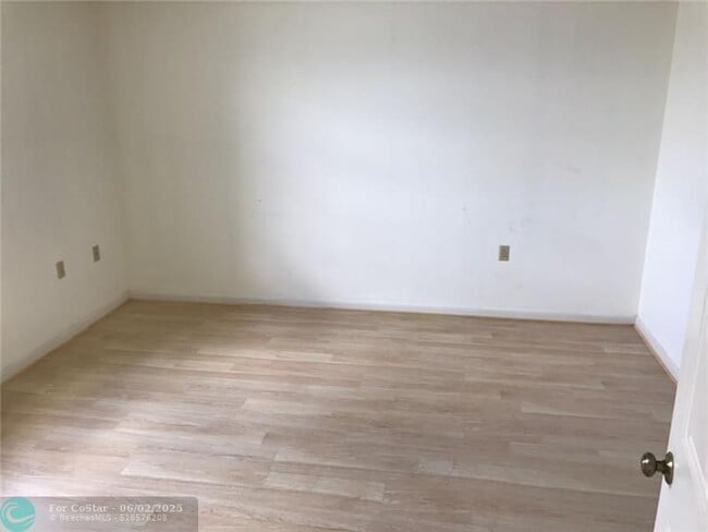 Building Photo - 3520 Whitehall Dr