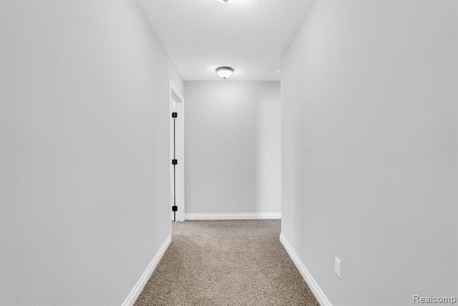 Building Photo - 171 Jotham Ave