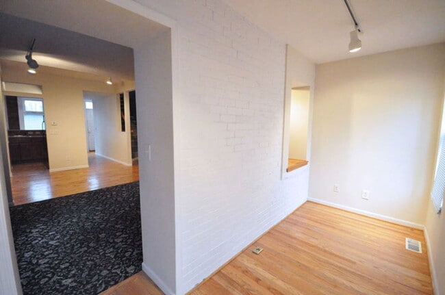 Building Photo - 1216 Indianola Ave