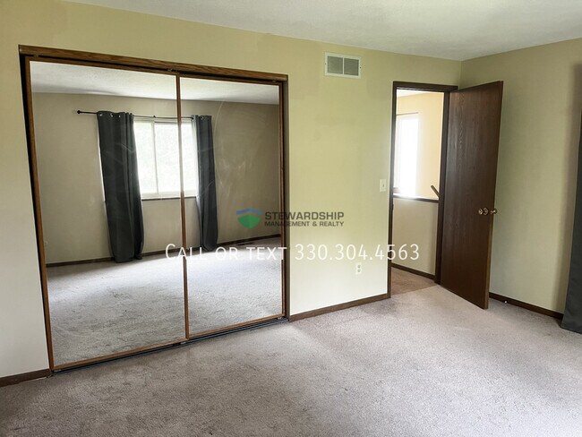 Building Photo - 931 Trimble Dr