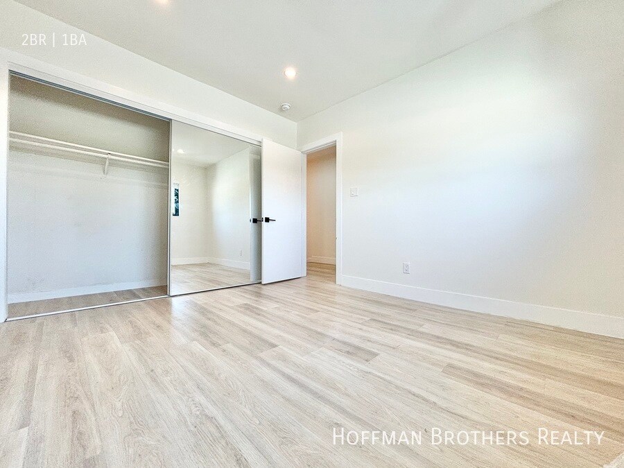 Building Photo - 6958 Woodman Ave