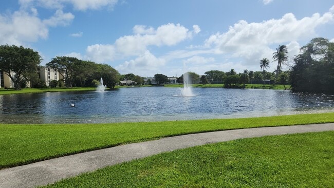 Building Photo - 1915 Lavers Cir