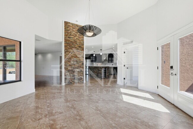 Building Photo - 10643 N Indian Wells Dr