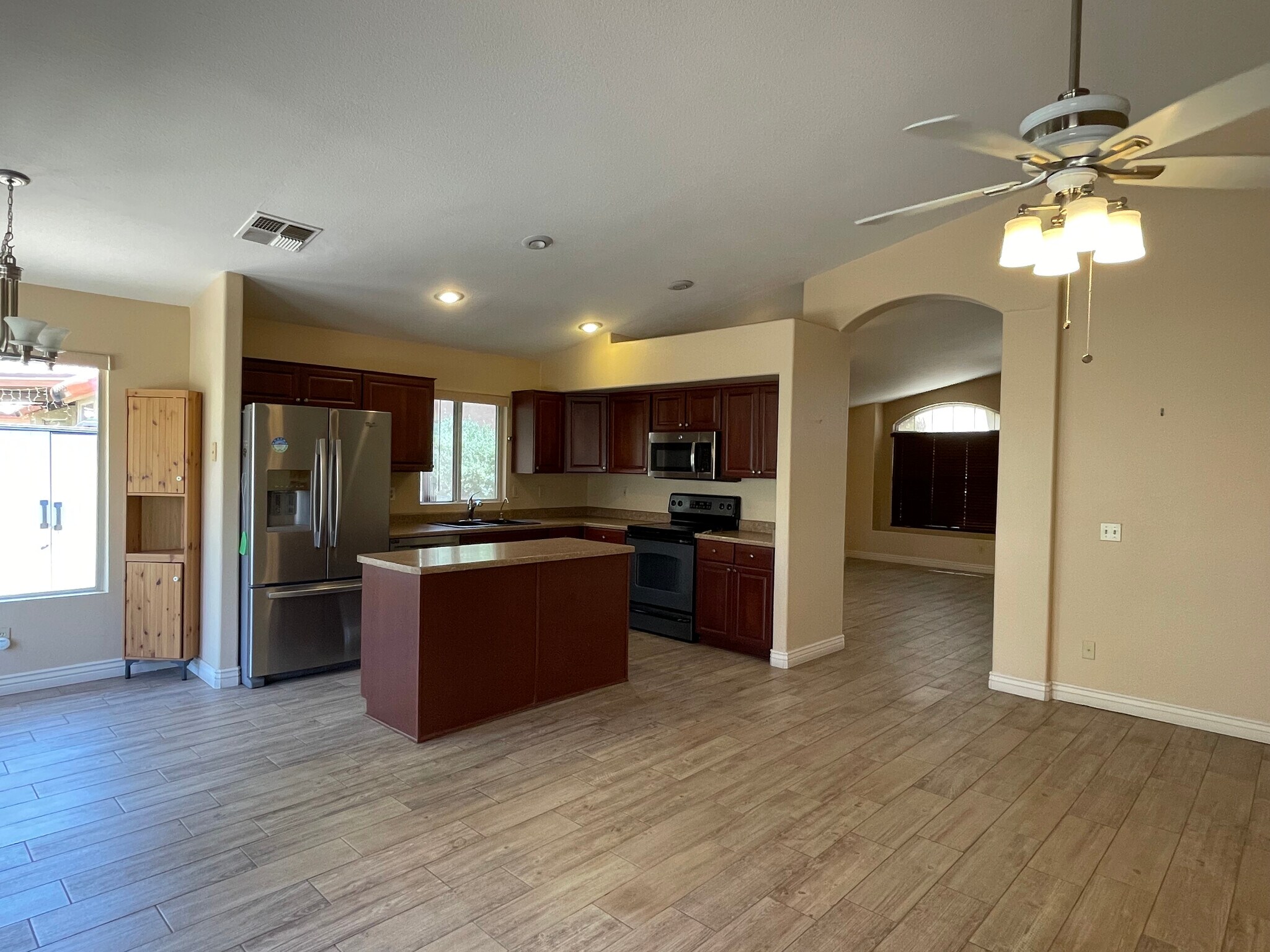 Kitchen - 1220 W Butler Dr