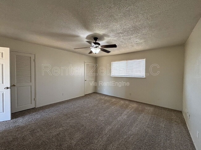 Building Photo - 2400 Gurr Rd