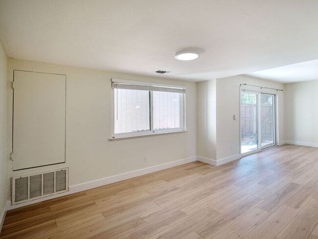 Building Photo - 6726 Calvine Rd