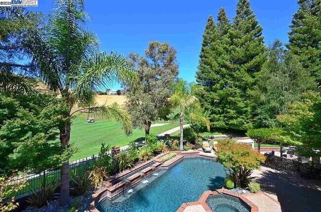 Building Photo - 5045 Blackhawk Dr