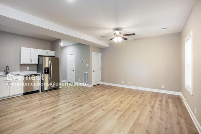 Building Photo - 3385 Polly Dr