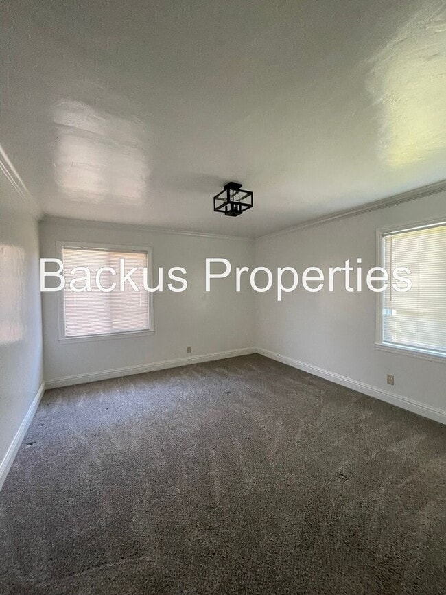 Building Photo - Wonderful one level home in South Salinas