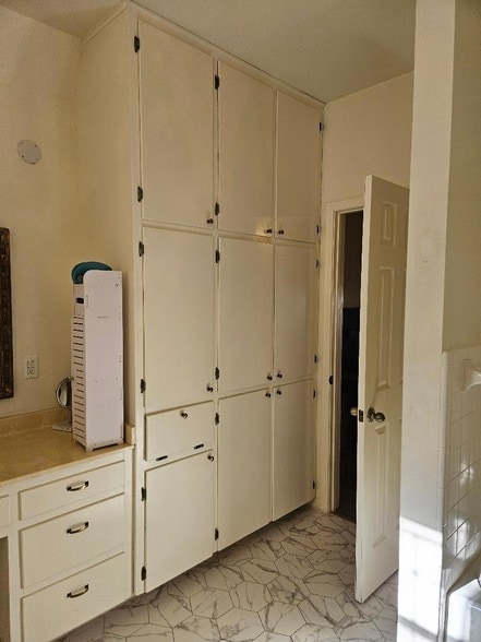 Building Photo - 710 N Avenue C