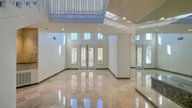 Building Photo - 9 Yale Ct