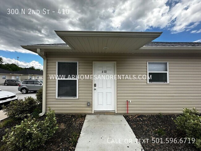 Primary Photo - 300 N 2nd St