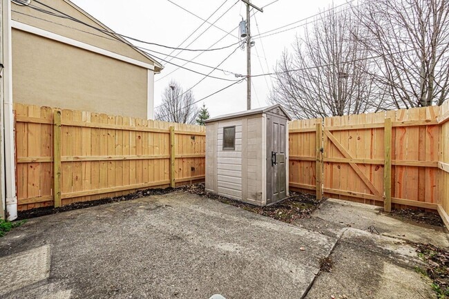 Building Photo - 97 Tarryton Ct W