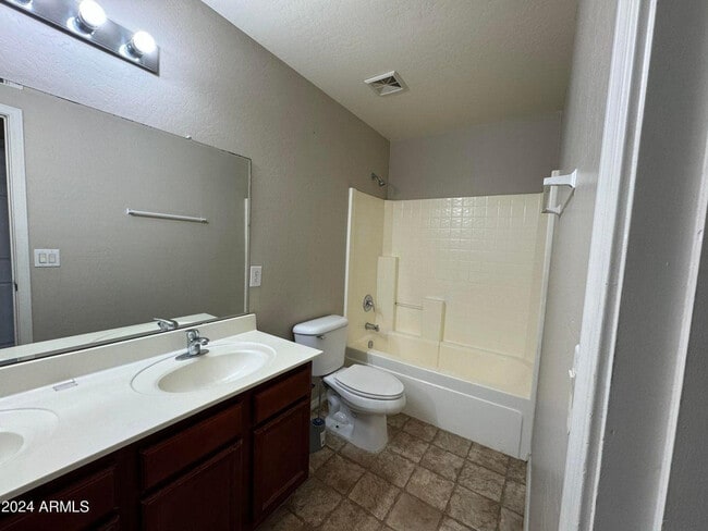 Building Photo - 43313 W Cowpath Rd