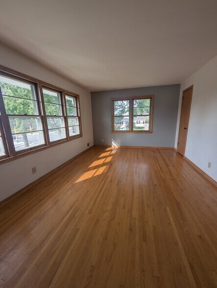 Living room 12x18 - 4553 Cedar Ave S