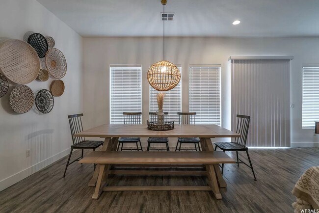 Building Photo - PETS ALLOWED!  Spacious & Modern 3-Bedroom Home for Rent Near Sand Hollow Reservoir
