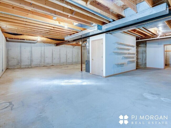 Building Photo - 10027 S 171st St